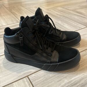 Guiseppe Zanotti Mens Shark Sole Mid Top Suede & Leather Sneakers Black 41.5 8.5